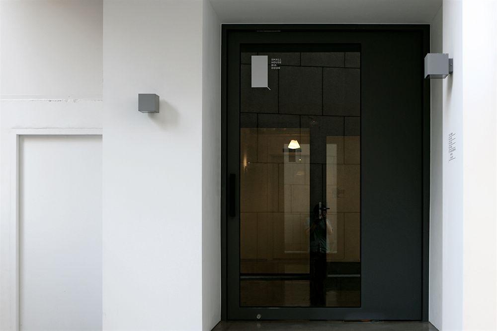Small House Big Door Seoul Exterior photo