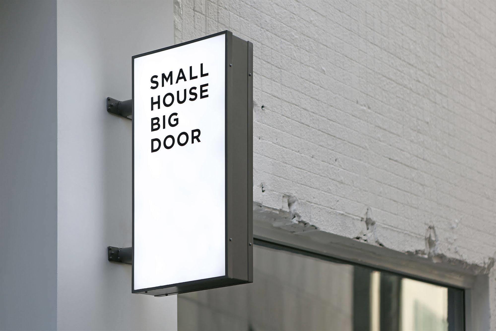 Small House Big Door Seoul Exterior photo